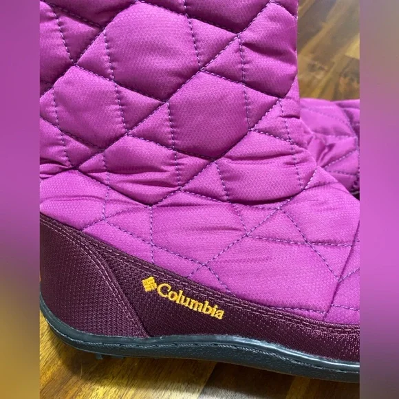 NWT Columbia Women's Magenta Quilted Boots waterproof. - Picture 7 of 8